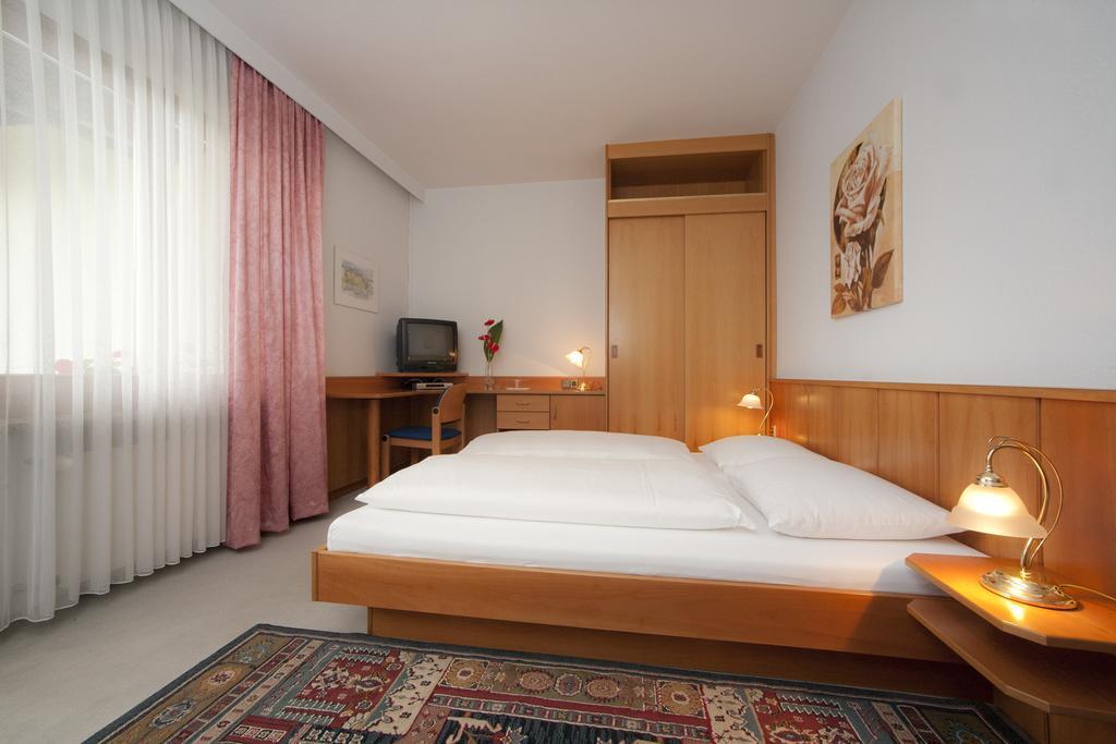 Beautyfarm Landhaus Servus Velden am Wörthersee Zimmer foto